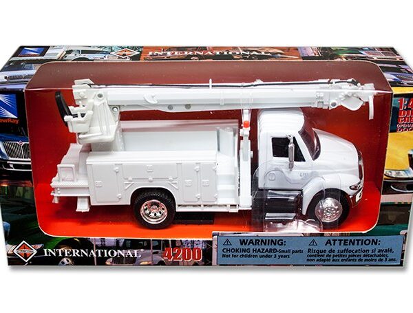 New Ray 1:43 International 4200 Digger –  Utility – Long Haul Trucker