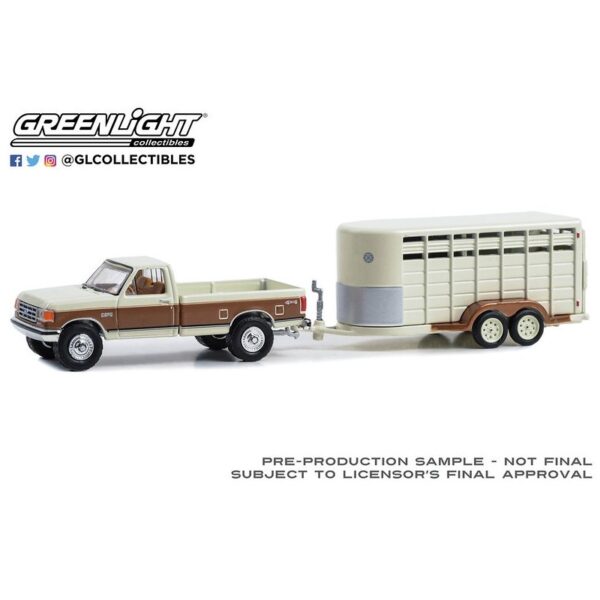 (Preorder) Greenlight 1:64 Hitch & Tow Series 30 – 1991 Ford F-250 XLT Lariat with Livestock Trailer – Colonial White & Desert Tan Metallic Solid Pack