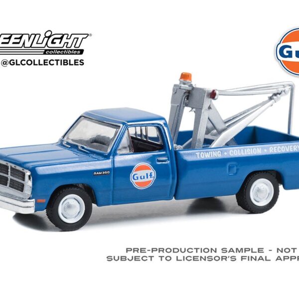 Greenlight 1:64 Gulf Oil Special Edition Series 1- 1993 Dodge Ram D-350 with Drop-In Tow Hook Solid Pack