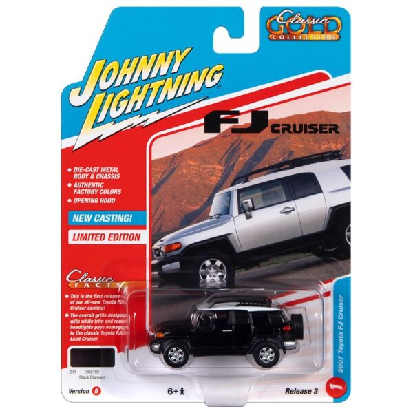 Johnny Lightning 1:64 Classic Gold 2022 Release 3 Version B – 2007 Toyota FJ Cruiser – Black
