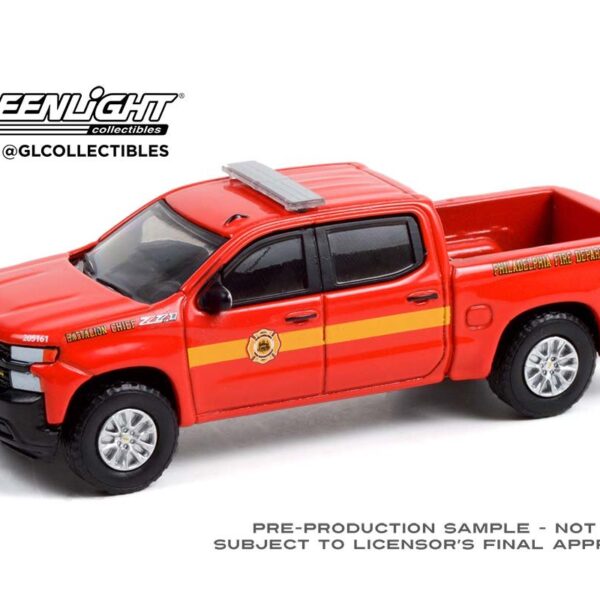Greenlight 1:64 Fire Rescue Series 2 – 2020 Chevrolet Silverado Z71 with Battalion Truck Cap Philadelphia Fire Department Battalion Chief (Red)