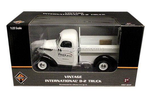 FIRST GEAR 1:25 PRIER BROS. VINTAGE 1938 INTERNATIONAL D-2 TRUCK