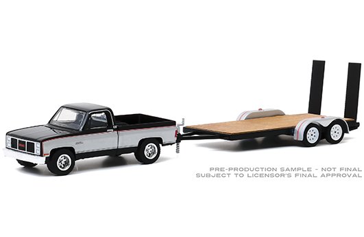 Greenlight 1:64 Hitch & Tow Series 20 – 1986 GMC Sierra Classic 2500 with Flatbed Trailer (Black)