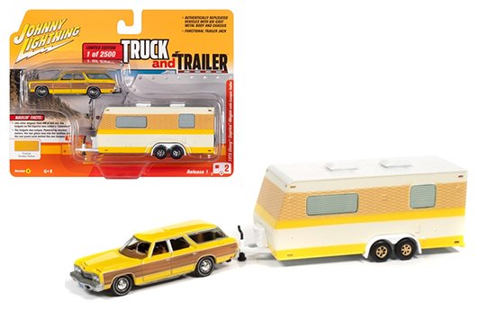 Johnny Lightning 1:64 Truck & Trailer 2020 Release 1 1973 Chevrolet Caprice Station Wagon w/ Camper Trailer