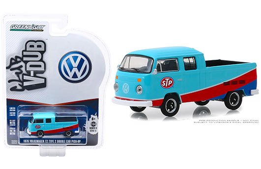 Greenlight 1:64 Club V-Dub Series 9 – 1976 Volkswagen Type 2 Double Cab Pick Up – STP Solid Pack (blue)