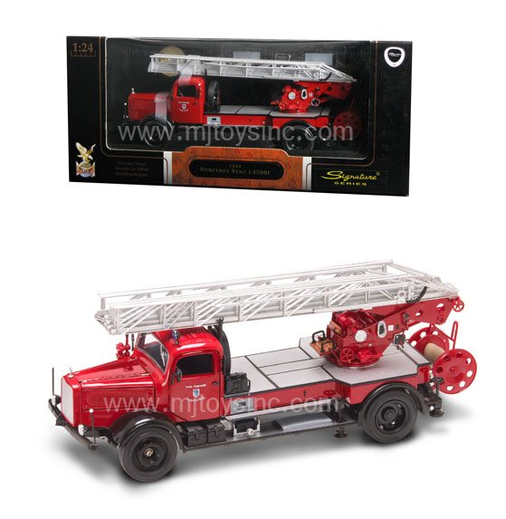SIGNATURE SERIES 1:24 1944 MERCEDES-BENZ L4500F FIRE ENGINE