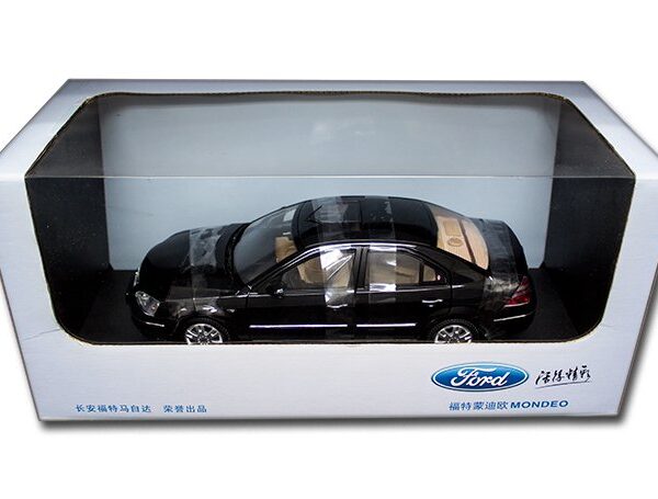Paudi Model 1:18 2004 Ford Mondeo (Black)